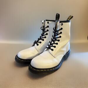 Dr Doc Martens Combat Boots Women’s Size 9 L White Leather Black Lace Up Nice!